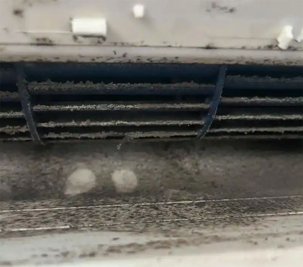 呼和浩特空调吹的风有股烧焦味是怎么回事